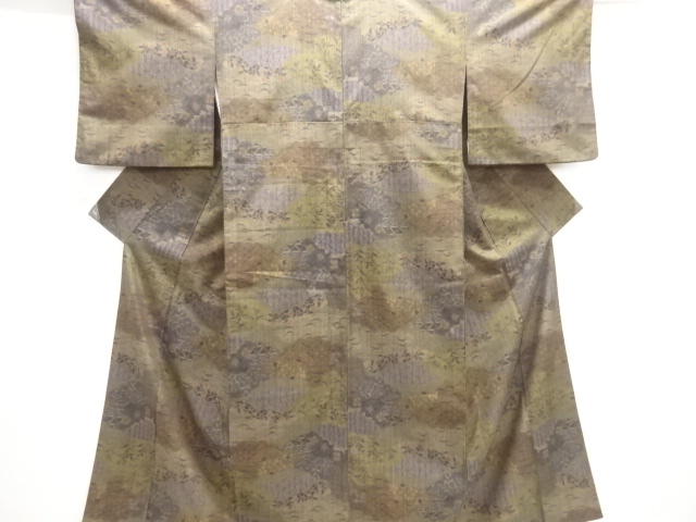 雲に草花摸様手織り紬着物